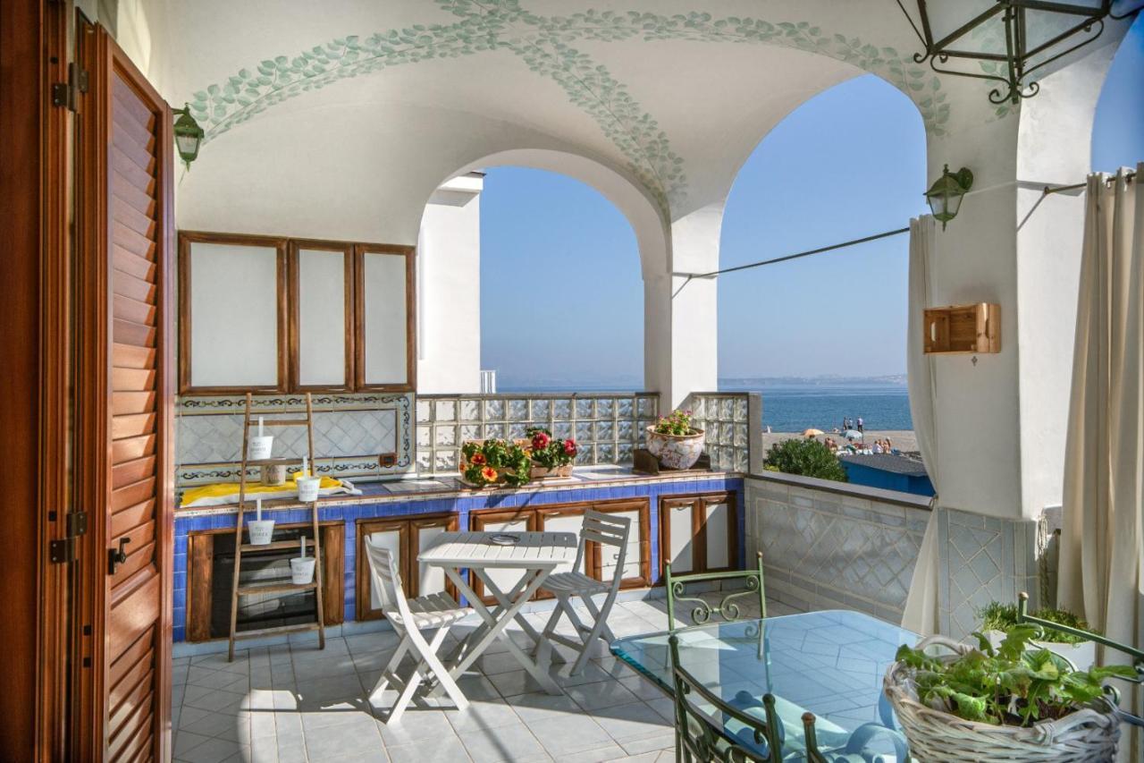 Bed and Breakfast La Finestra Sul Mare Искья Экстерьер фото