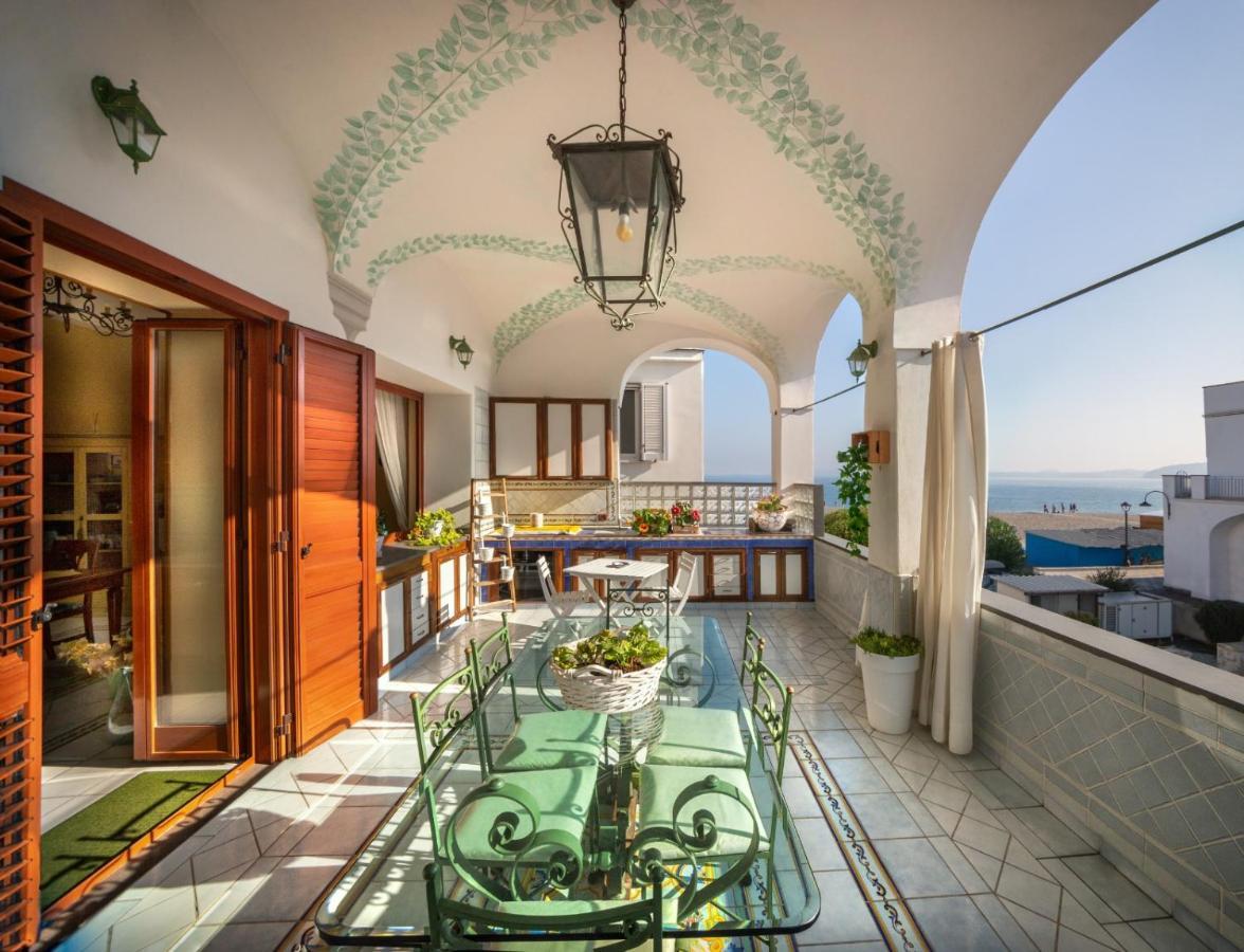 Bed and Breakfast La Finestra Sul Mare Искья Экстерьер фото